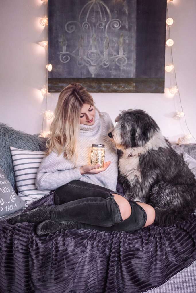 *Vivien & Kelly* *Vivien & Kelly*